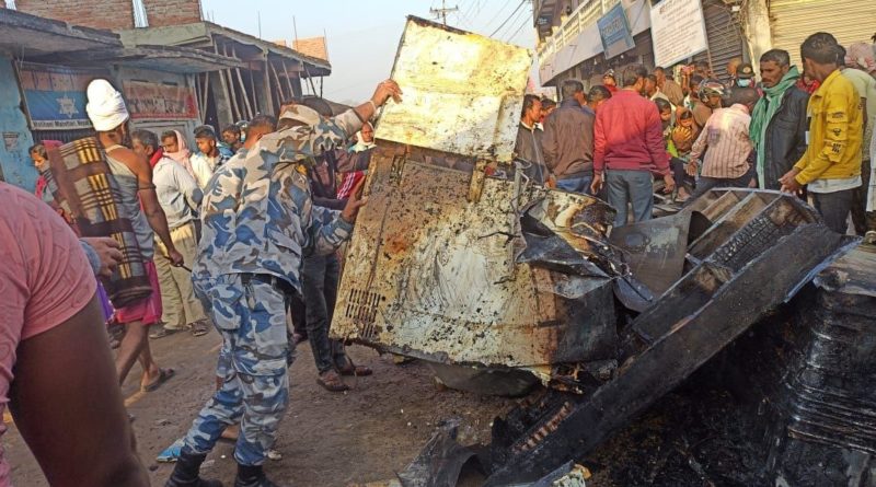 मटिहानीमा पाँचवटा पसलमा आगलागी हुँदा करोडौँको क्षति